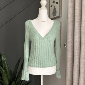 Hooked up Sage Green Long Sleeve V-neck sweater Size Small
